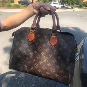 Authentic Speedy 25 Louis Vuitton Purse